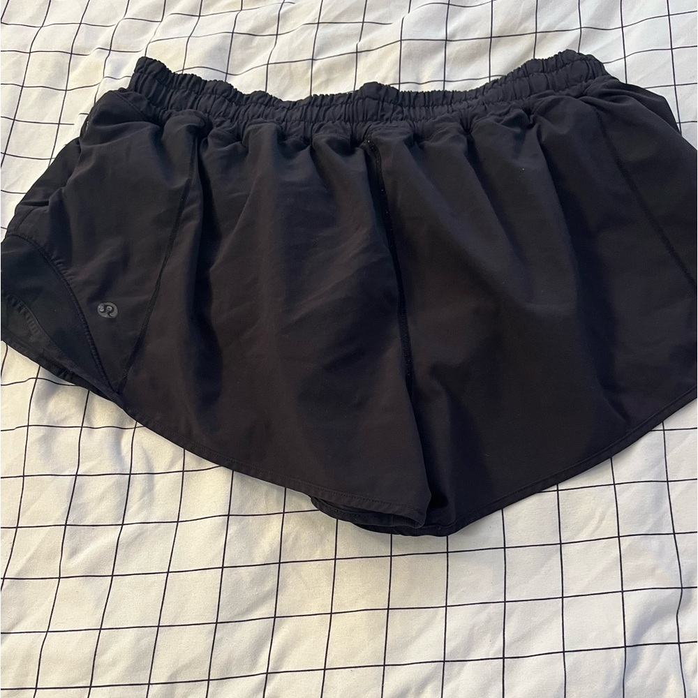 Lululemon 4 inch hottie hots size 4